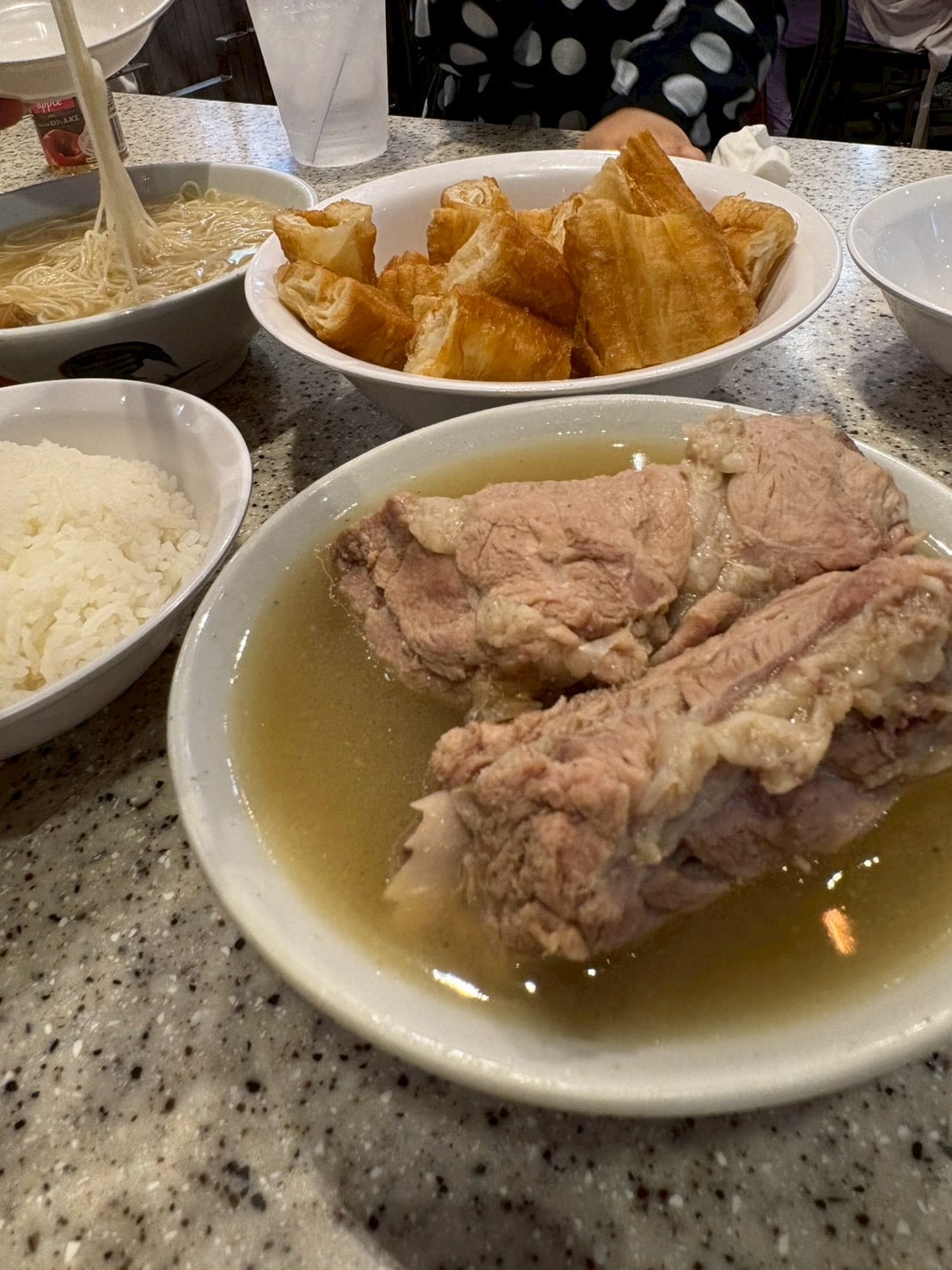 パパが大好きなソンファのバクテー。乗り継ぎ中のお楽しみです。