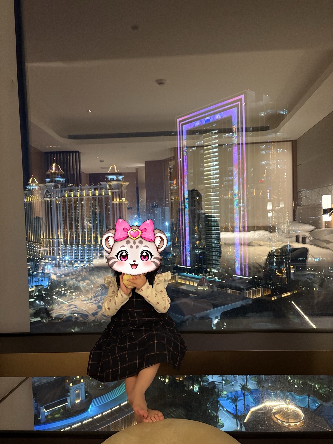 JWマリオット・ホテル・マカオの客室から見える夜景とこみぬ