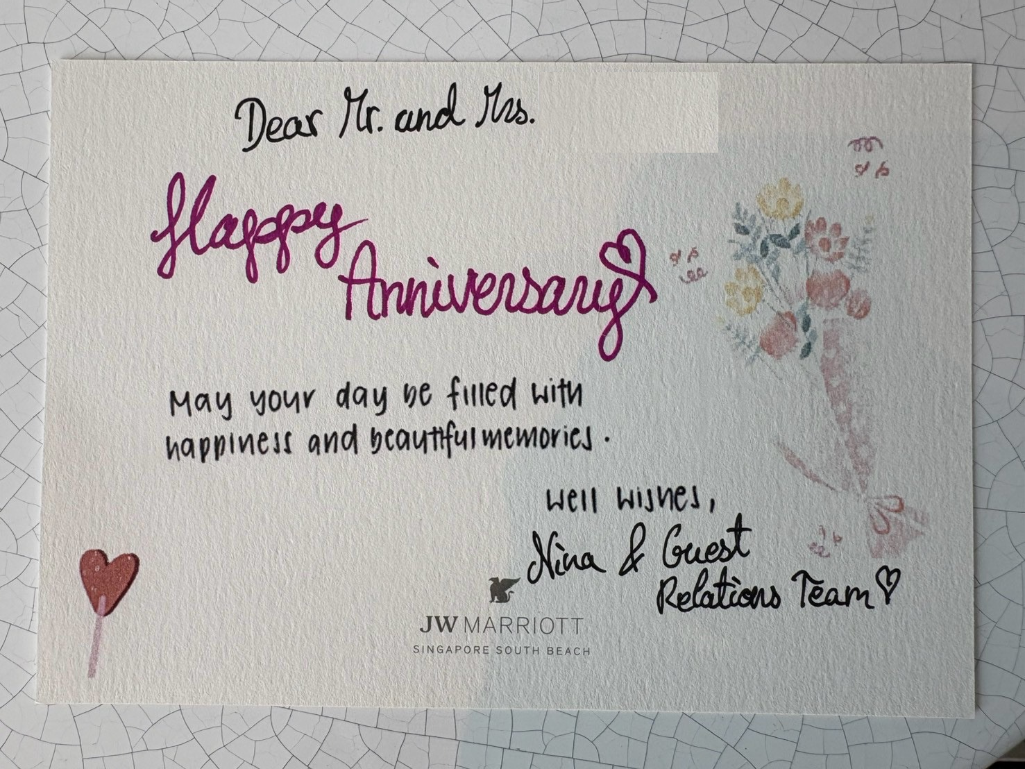 結婚記念日を祝う手書きのメッセージカード