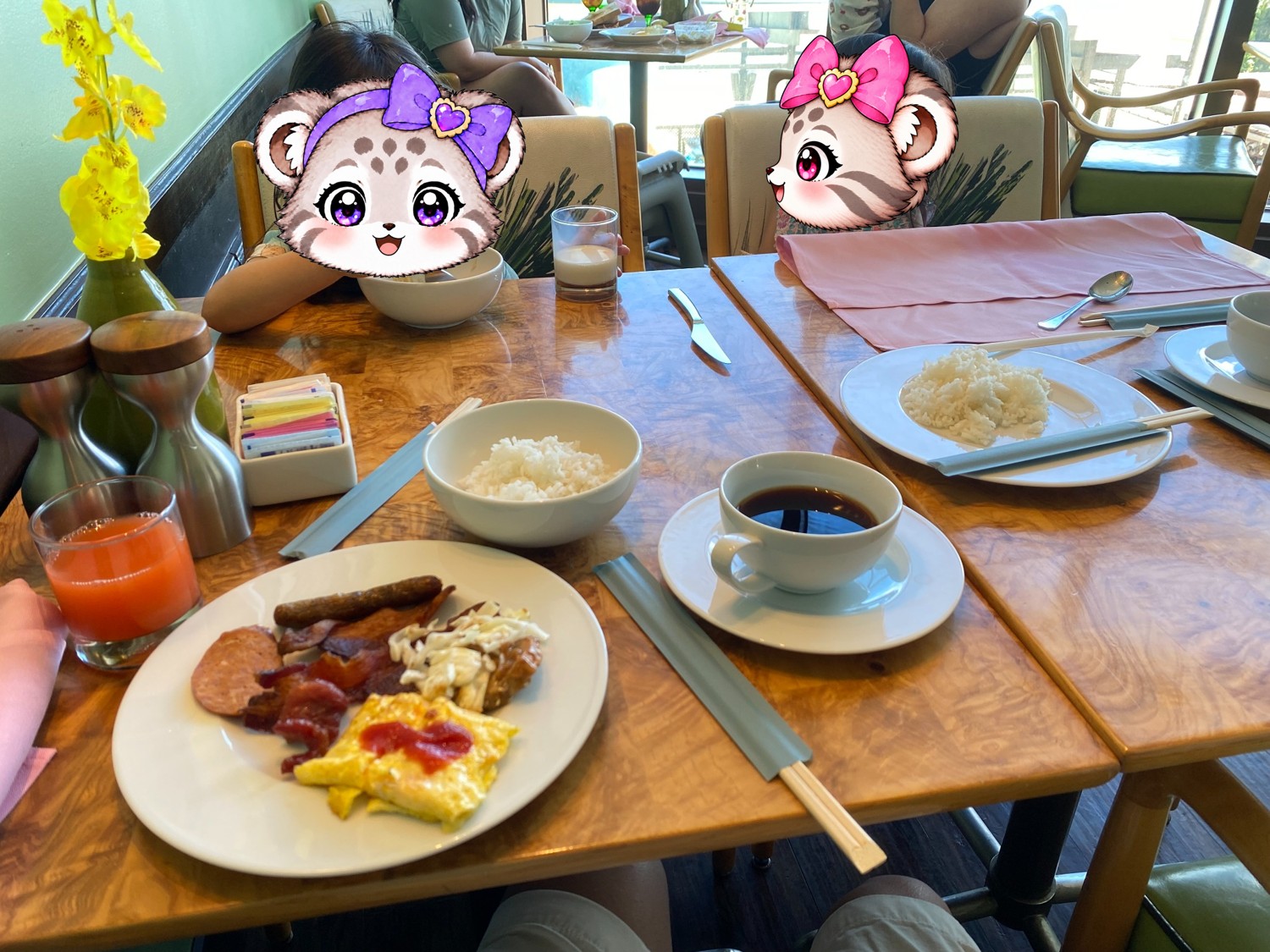 朝食は和食や白ごはんも。こまぬの好きな麺もありました。